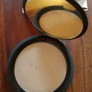 BECCA Shimmering Skin Perfector